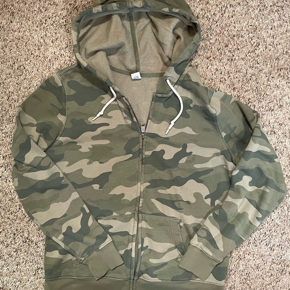 Old Navy Camo zip up hoodie - Medium